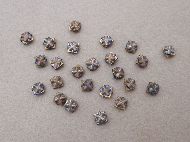画像6: 19世紀末 アンティーク ラインストーン 5mm 24ピースのセット グラスストーン