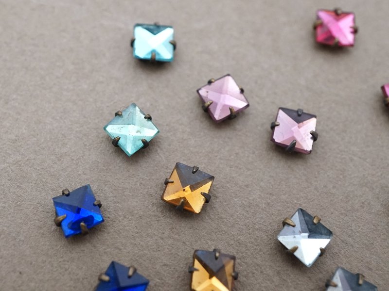 画像5: 19世紀末 アンティーク ラインストーン 5mm 24ピースのセット グラスストーン