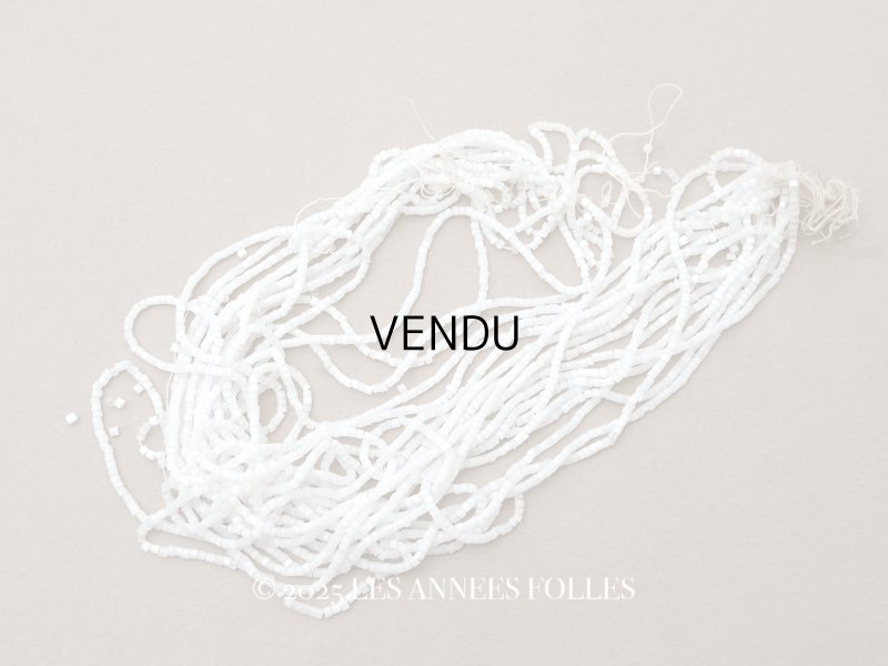 画像1: アンティーク ガラス製 サティネビーズ ホワイト 17g 1cm=8粒