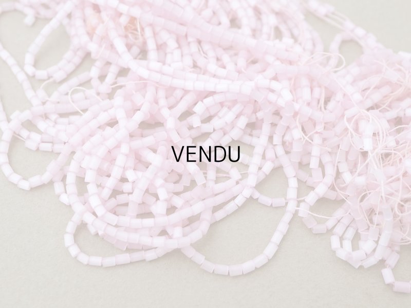 画像2: アンティーク ガラス製 サティネビーズ ベビーピンク 96g 1cm=4.25粒