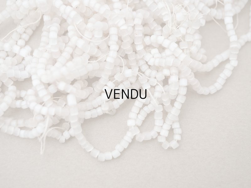 画像2: アンティーク ガラス製 サティネビーズ ホワイトピンク 14g 1cm=4.25粒