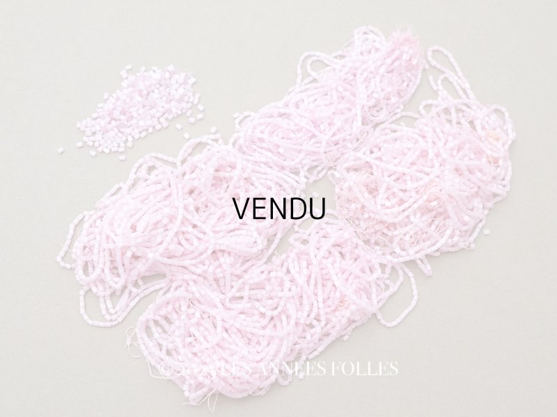 画像1: アンティーク ガラス製 サティネビーズ ベビーピンク 96g 1cm=4.25粒