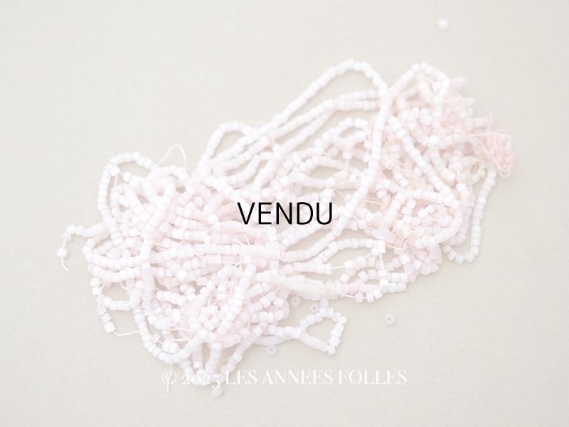 画像1: アンティーク ガラス製 サティネビーズ パウダーピンク 15g 1cm=4.25粒