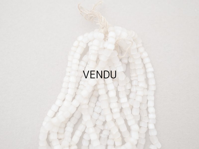 画像3: アンティーク ガラス製 サティネビーズ カット入り オフホワイト 1cm=5粒