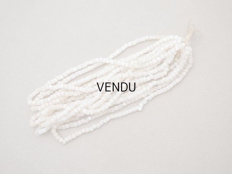 画像2: アンティーク ガラス製 サティネビーズ カット入り オフホワイト 1cm=5粒