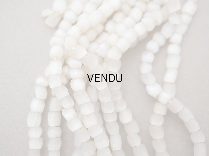 画像2: アンティーク ガラス製 サティネビーズ カット入り オフホワイト 1cm=3粒