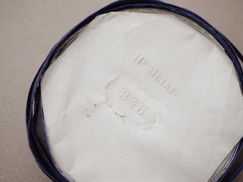 画像5: 19世紀 アンティーク 極細 シルクリボン 5.2m 5mm幅 黒&青紫