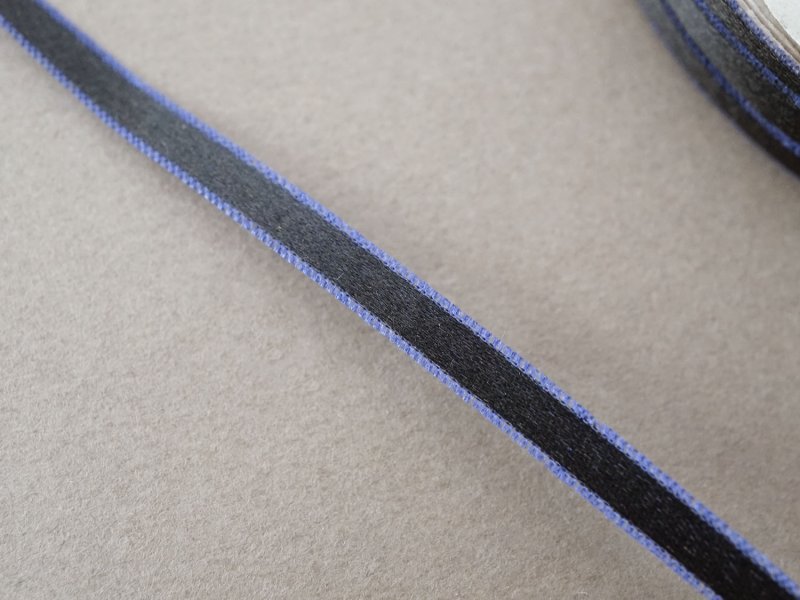 画像2: 19世紀 アンティーク 極細 シルクリボン 5.2m 5mm幅 黒&青紫