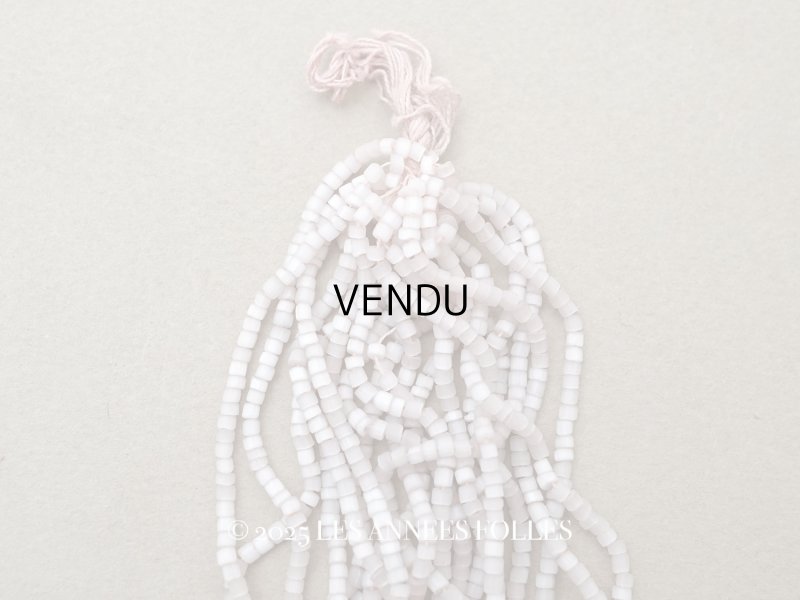 画像1: アンティーク ガラス製 サティネビーズ パウダーパープル 26g 1cm=6.5粒