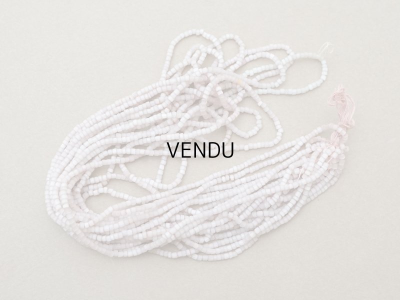 画像2: アンティーク ガラス製 サティネビーズ パウダーパープル 26g 1cm=6.5粒