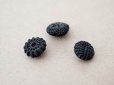 画像3: 19世紀末 アンティーク 小さな編み込みボタン 黒 3ピースのセット 9〜10mm  (3)