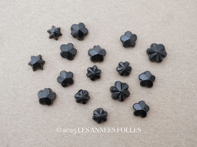 画像1: アンティーク 極小 星&花 フレンチジェット 16ピースのセット 5〜7mm ガラスビーズ