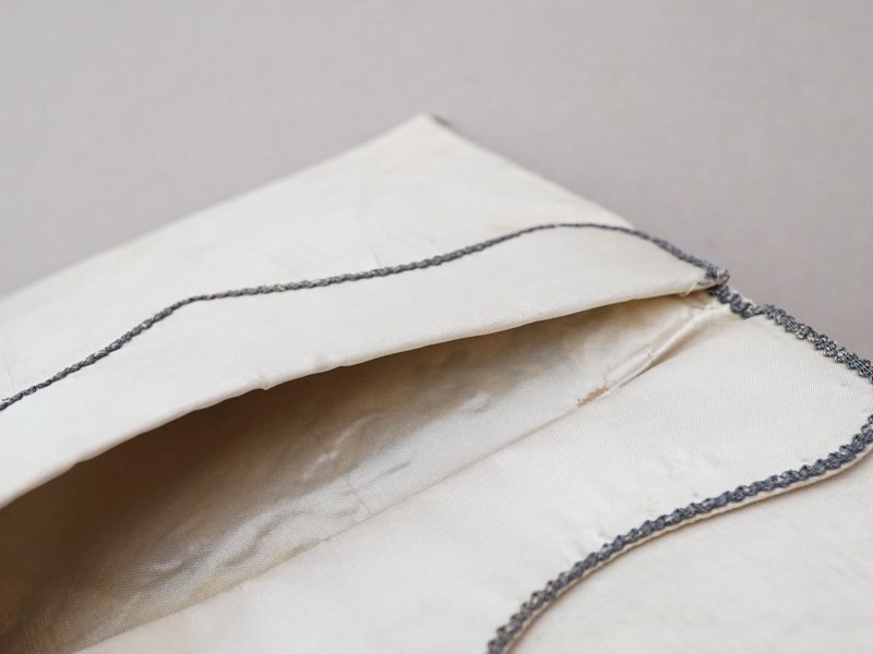 画像10: 18世紀末 アンティーク シルク製 ポシェット イニシャル&ファイヤーハートの刺繍入り