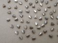 画像4: アンティーク 極小 ハート型 ガラスビーズ シルバー色 4.5×3.75mm 123ピース (4)
