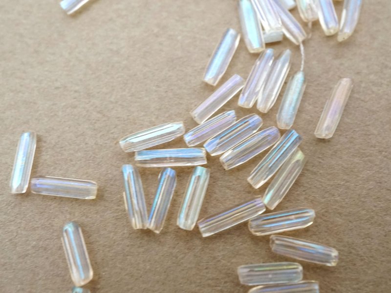 画像3: アンティーク ガラスビーズ カット入り オーロラ加工 ライン入り 2×7mm ストライプ 40g