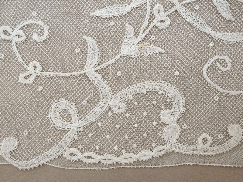 画像16: 19世紀末 アンティーク ドレスパーツ リボンのモチーフ アプリカシオン・アングルテール  4.2m 幅広22.5cmオフホワイト ボビンレース