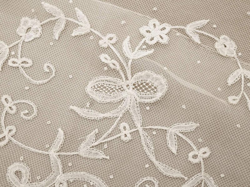 画像10: 19世紀末 アンティーク ドレスパーツ リボンのモチーフ アプリカシオン・アングルテール  4.2m 幅広22.5cmオフホワイト ボビンレース