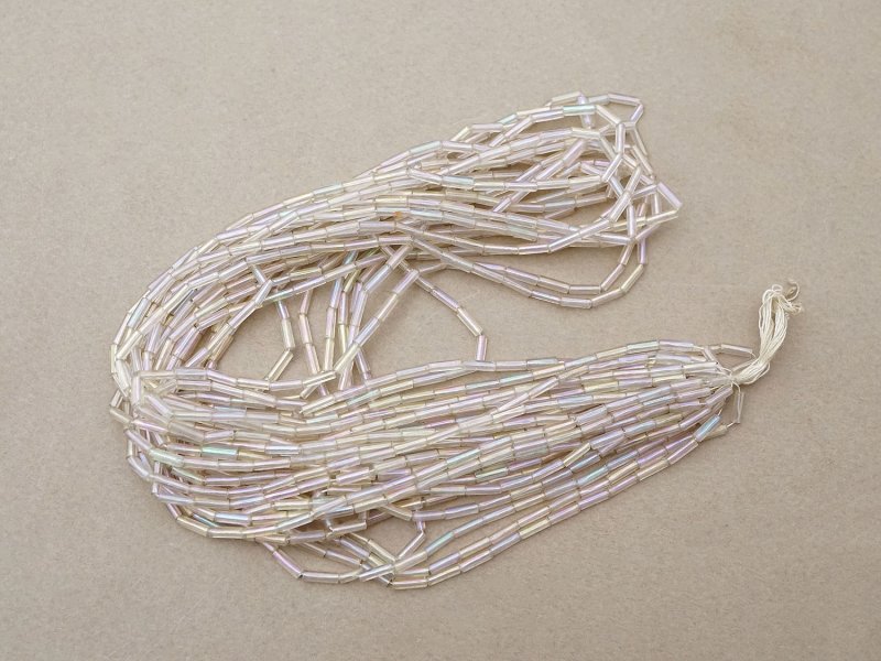 画像2: アンティーク ガラスビーズ オーロラ加工 ベージュ＆オーロラ 2×6.5mm 43g