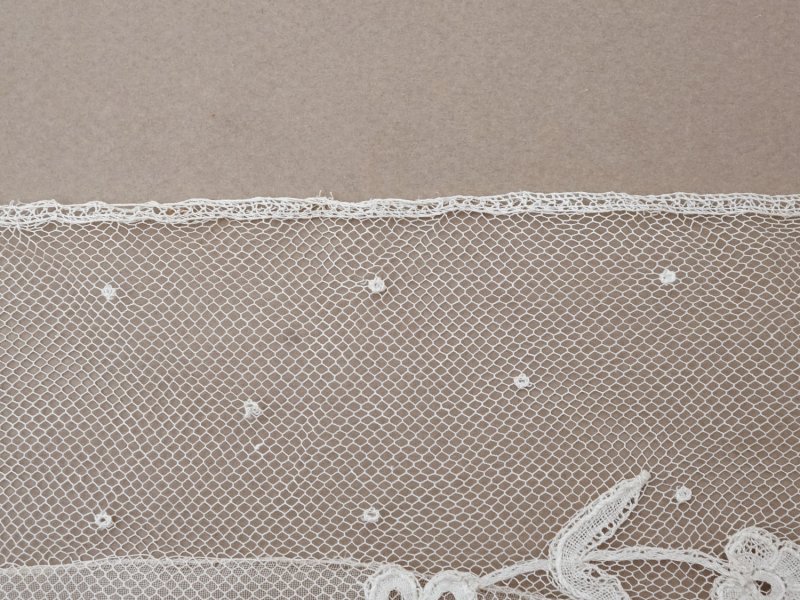 画像11: 19世紀末 アンティーク ドレスパーツ リボンのモチーフ アプリカシオン・アングルテール  4.2m 幅広22.5cmオフホワイト ボビンレース