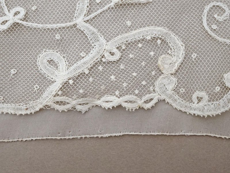 画像22: 19世紀末 アンティーク ドレスパーツ リボンのモチーフ アプリカシオン・アングルテール  4.2m 幅広22.5cmオフホワイト ボビンレース