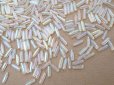 画像6: アンティーク ガラスビーズ カット入り オーロラ加工 ライン入り 2×7mm ストライプ 40g (6)