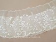 画像1: 19世紀末 アンティーク ドレスパーツ リボンのモチーフ アプリカシオン・アングルテール  4.2m 幅広22.5cmオフホワイト ボビンレース (1)