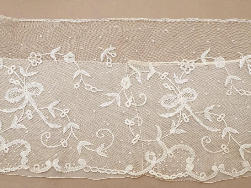 画像7: 19世紀末 アンティーク ドレスパーツ リボンのモチーフ アプリカシオン・アングルテール  4.2m 幅広22.5cmオフホワイト ボビンレース