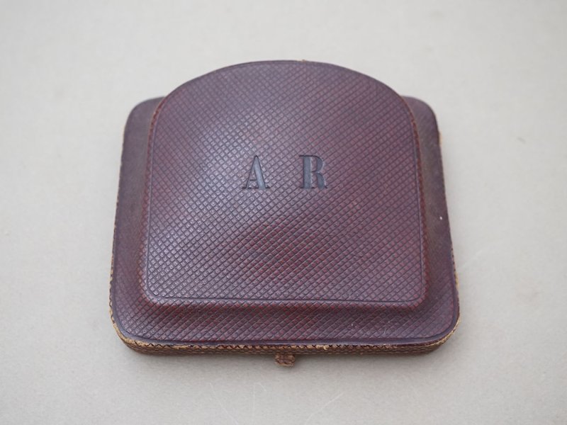 画像2: 19世紀 アンティーク AR イニシャル入り ジュエリーボックス ボルドーブラウン ペンダント＆ピアス 