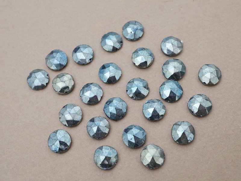 画像9: アンティーク モノグラム入り ガラスビーズ メタリックブルー 11mm 24ピースのセット 