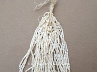 アンティーク シードビーズ 生成り エクリュ 1cm=4粒 27g