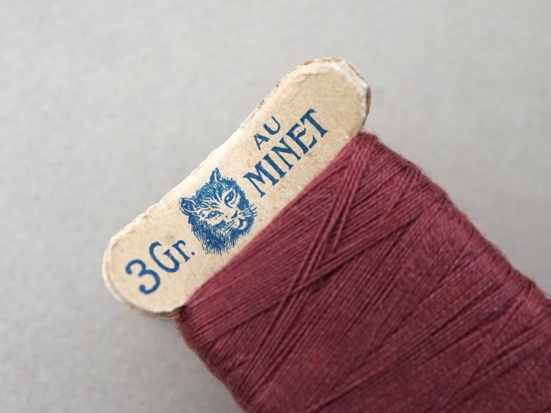 画像2: アンティーク  猫の糸巻き ボルドー - AU MINET -