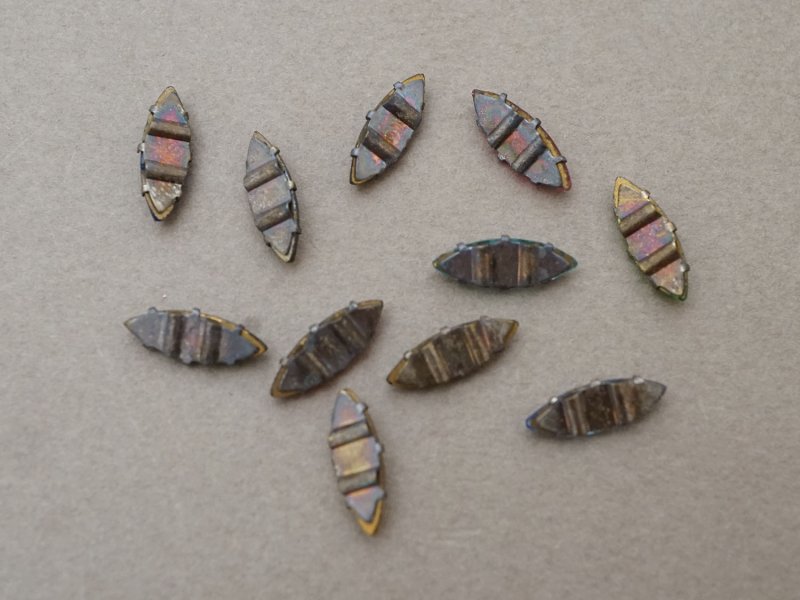 画像5: 19世紀末 アンティーク グラスストーン 11ピースのセット ラインストーン