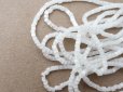 画像5: アンティーク ガラス製 サティネビーズ ホワイト 1cm=8粒 (5)