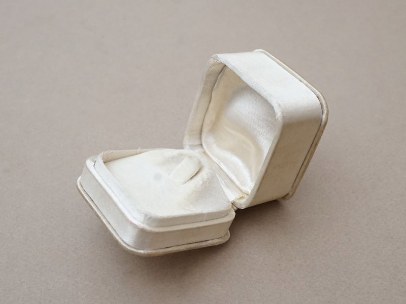 画像6: アンティーク シルクサテンのジュエリーボックス  オフホワイト