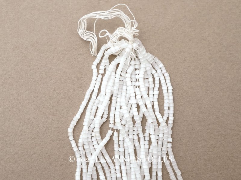 画像1: アンティーク ガラス製 サティネビーズ ホワイト 1cm=8粒