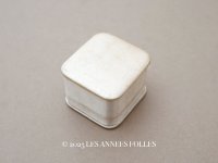 アンティーク シルクサテンのジュエリーボックス  オフホワイト