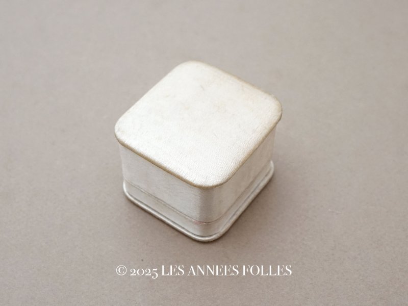 画像1: アンティーク シルクサテンのジュエリーボックス  オフホワイト