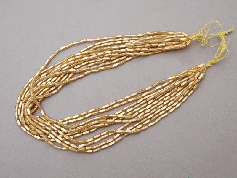 画像2: アンティーク スフレビーズ スモーキーゴールド スティック型  2×5.5mm  約350〜550ピース 吹きガラス製 ビーズ