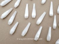 【クリスマスセール2025対象外】アンティーク スフレビーズ パールホワイトドロップ型 21×5.5mm 24ピースのセット 吹きガラス製ビーズ