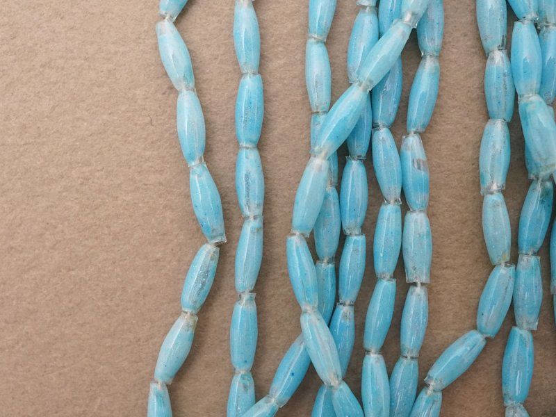 画像3: アンティーク スフレビーズ ターコイズブルー 2.5×7mm 約480ピース 吹きガラス製ビーズ