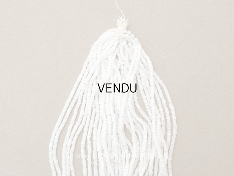 画像1: アンティーク ガラス製 サティネビーズ オフホワイト 1cm=9粒 27〜28g