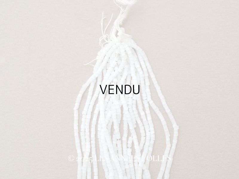 画像1: アンティーク ガラス製 サティネビーズ ホワイト 1cm=8粒 17〜19g