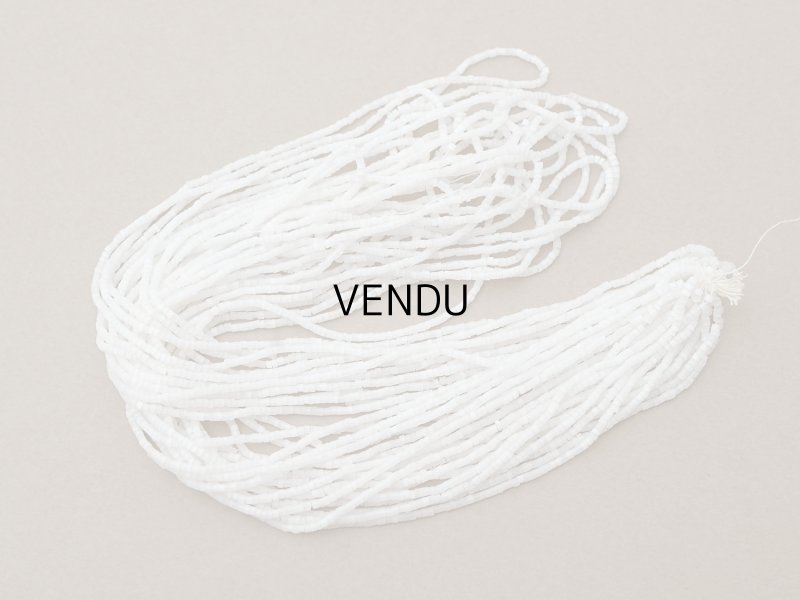 画像2: アンティーク ガラス製 サティネビーズ オフホワイト 1cm=9粒 27〜28g