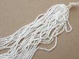 画像3: アンティーク ガラス製 サティネビーズ ホワイト 42g 1cm=7粒  (3)