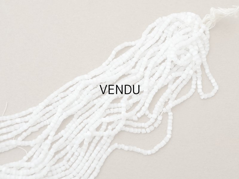 画像3: アンティーク ガラス製 サティネビーズ ホワイト 42g 1cm=7粒 