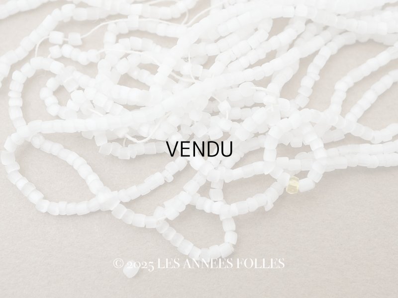 画像1: アンティーク ガラス製 サティネビーズ ホワイト 42g 1cm=7粒 