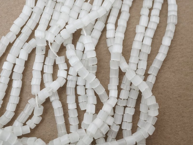 画像3: アンティーク サティネビーズ ホワイト ガラスビーズ 1cm=4.5粒 61g