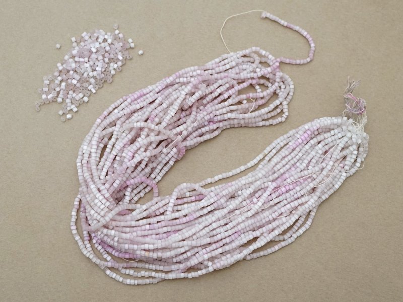 画像2: アンティーク サティネビーズ ライラックパープル 1cm=6粒 49g ガラスビーズ