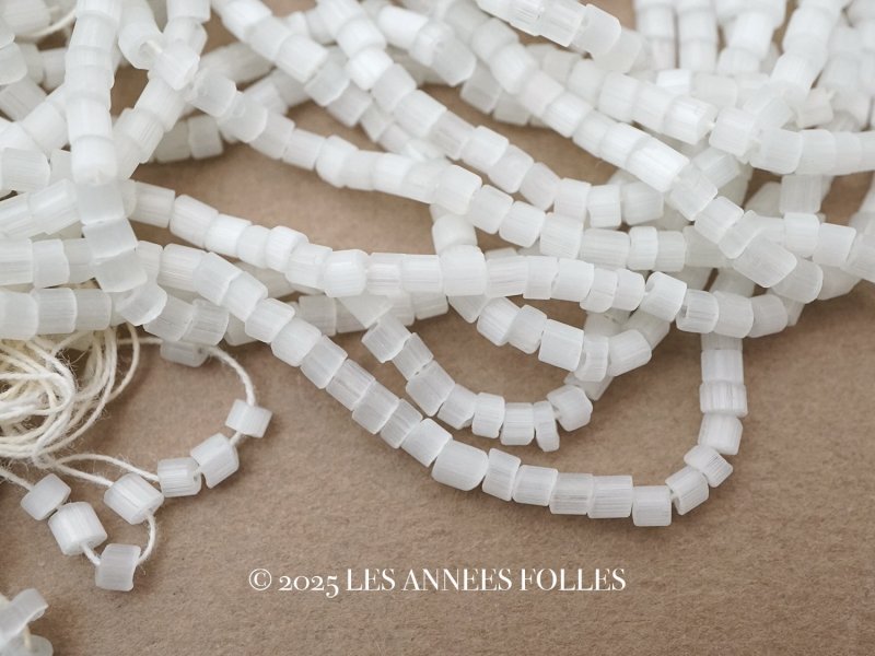 画像1: アンティーク サティネビーズ ホワイト ガラスビーズ 1cm=4.5粒 61g