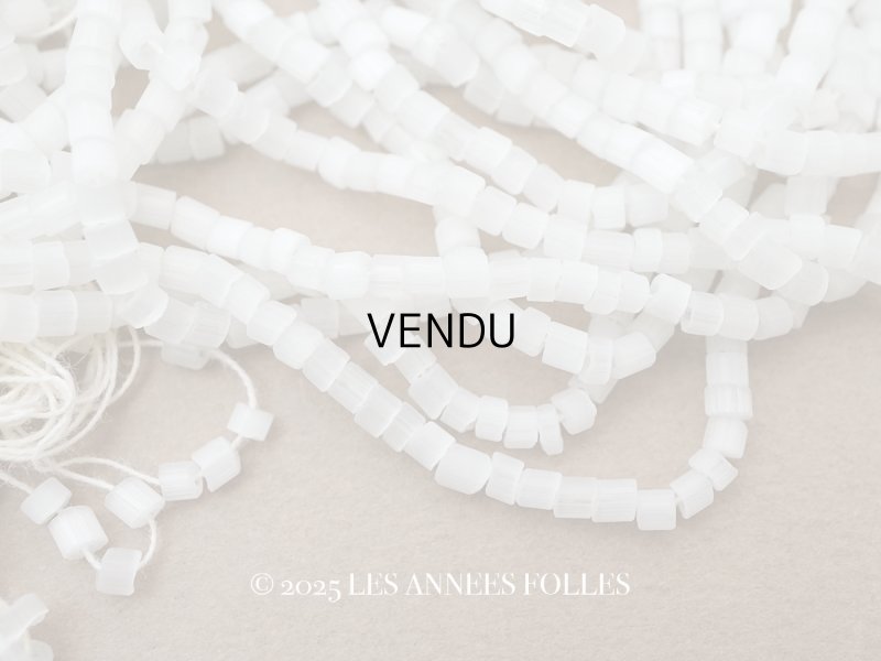 画像1: アンティーク サティネビーズ ホワイト ガラスビーズ 1cm=4.5粒 61g